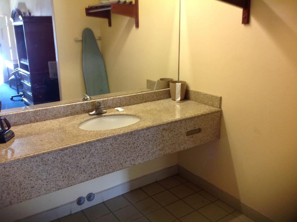 Executive Inn&Suites Shepherd Cameră foto