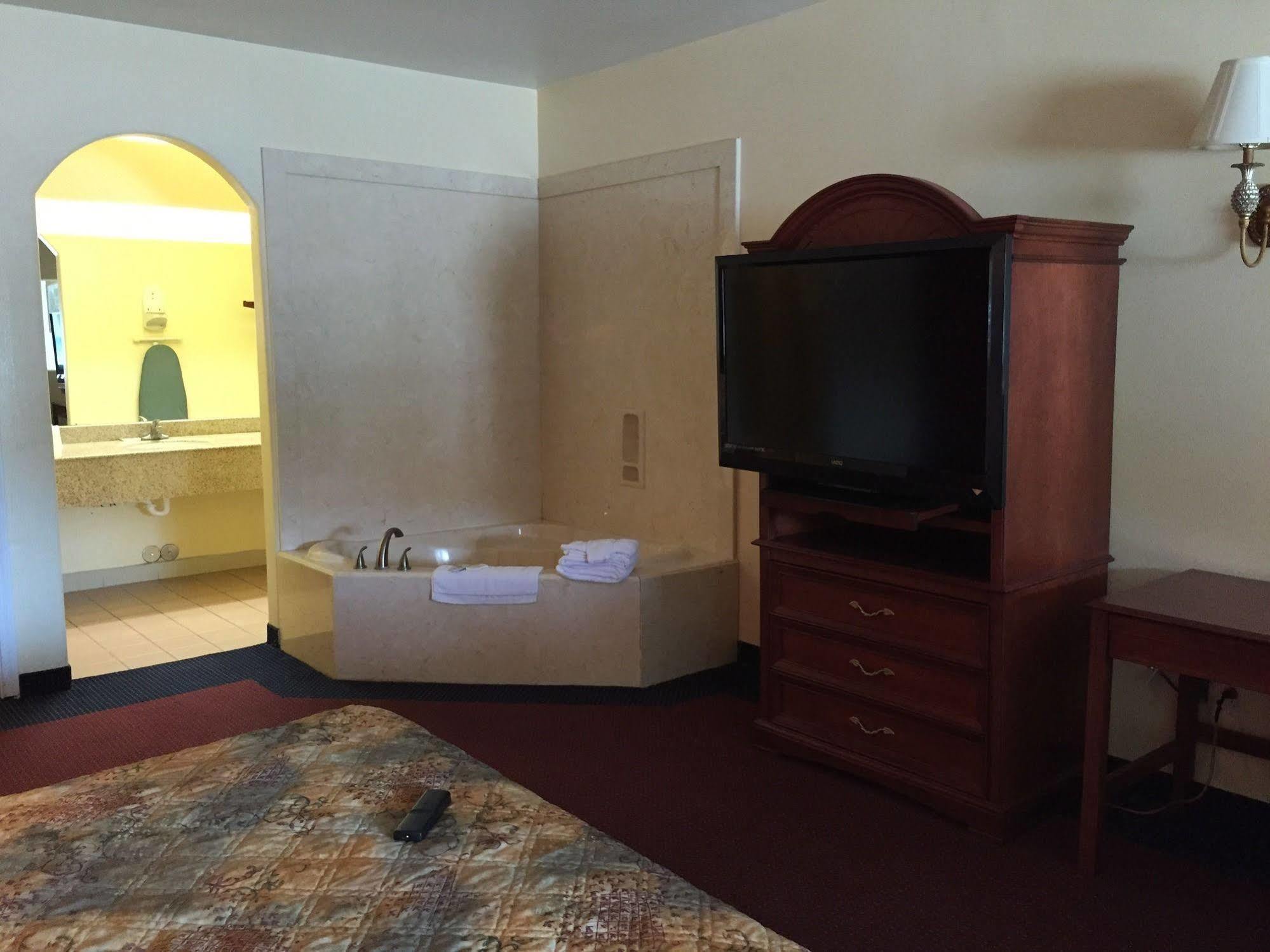 Executive Inn&Suites Shepherd Exterior foto